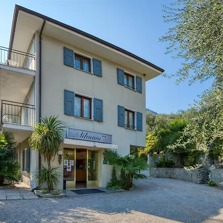 Silvana Garni לימונה סול גרדה