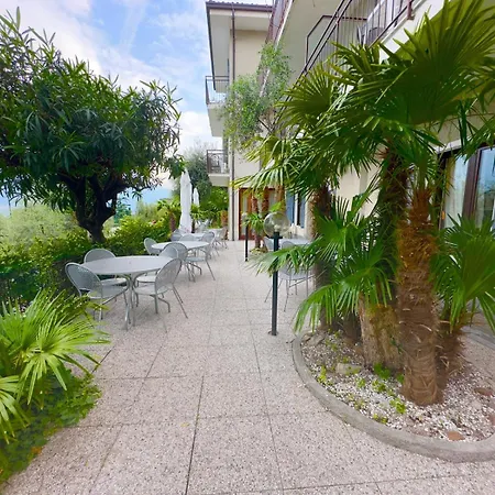 Silvana Garni 2* לימונה סול גרדה