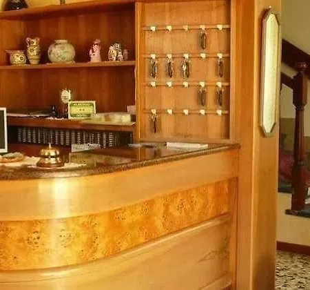 Silvana Garni 2* לימונה סול גרדה